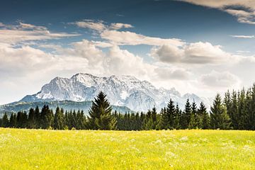 Idyllisch landschap in het Karwendelgebergte van ManfredFotos