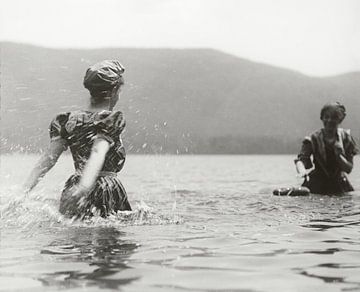 Emmy en Selma, Lake George (1899) door Alfred Stieglitz van Peter Balan