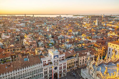 Gouden uur daken, Venetië, Italië