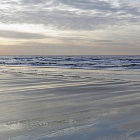 Glinsterende zonsondergang Egmond aan Zee van Ronald Smits