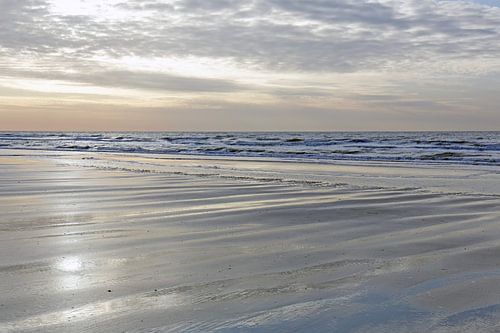 Glinsterende zonsondergang Egmond aan Zee
