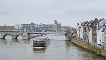 Maastricht, vue du pont Saint Servatius sur Eugenio Eijck