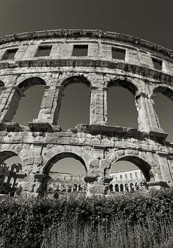 Arena in Pula by Heiko Kueverling