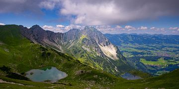 Oberer Gaisalpsee und Unterer Gaisalpsee dahinter Gaisalphorn, 1953m, und Rubihorn, 1957m, Allgäuer Alpen