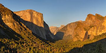 Tunnel View with El Capitan at sunset, Yosemite National Park, California, USA by Markus Lange
