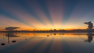 Sunset with sunbeam von Erik de Rijk