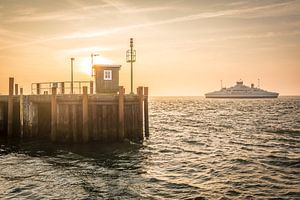 Sylter Fähre bei der Einfahrt in den Hafen von List, Sylt von Christian Müringer