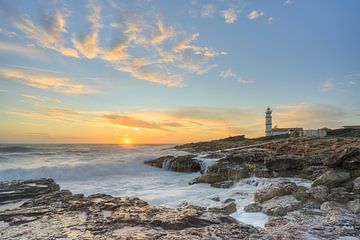 Zonsondergang bij Cap de ses Salines op Mallorca van Michael Valjak