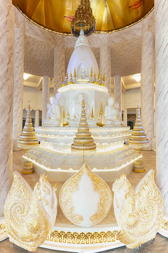 Gouden stilte in het hart van Wat Phra That Sorn Kaew