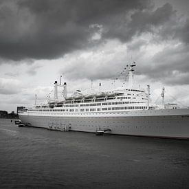 SS Rotterdam in black and white by Mylène Amoureus