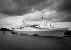 SS Rotterdam en noir et blanc sur Mylène Amoureus