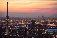 Euromast de Maas de Haven van Rotterdam en de Noordzee en Zeeland op de Horizon