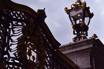 Gothic hek en lamp met gouden versiering van Mireille Schipper