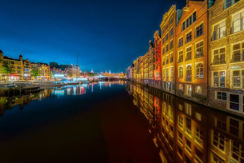 Damrak in Amsterdam van Roy Poots