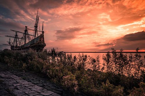Batavia schip en zittende man in Lelystad