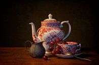 Stilleben: Eine Tasse Tee mit einem Spritzer Milch von Carola Schellekens Miniaturansicht