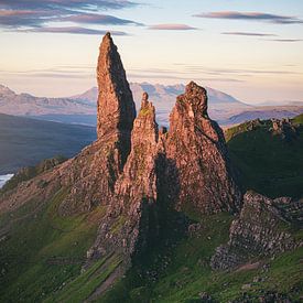 Schottland Old Man of Storr Alpenglühen von Jean Claude Castor