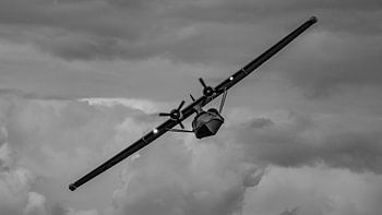 Consolidated PBY Catalina in Schwarz und Weiß.