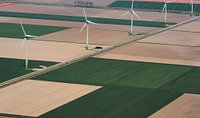 Luchtfoto van een rij windturbines in Flevoland van Sjoerd van der Wal Fotografie thumbnail
