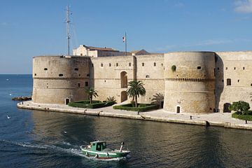Het Castello Aragonese in Taranto, Italië van Berthold Werner
