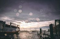 Containerschiff verlässt den Hamburger Hafen von Fabian Bracht Miniaturansicht