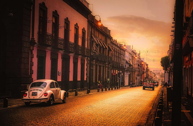 VW Kever in de straten van Puebla van Loris Photography