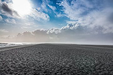 zwart strand IJsland van Thomas Heitz