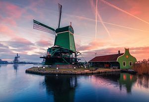 Windmühlen Zaanse Schans bei Sonnenaufgang von Ilya Korzelius