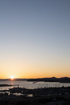 Sonnenuntergang im Hafen von Athen, Griechenland von Jochem Oomen