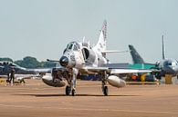 Een McDonnell Douglas A-4N Skyhawk van Top Aces. van Jaap van den Berg thumbnail