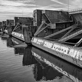 Haringvlietdam Hellevoetsluis by Nico Roos