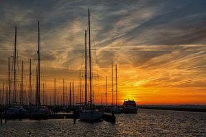 Zonsopkomst in een jachthaven von Bram van Broekhoven