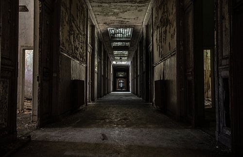 Langer dunkler Korridor