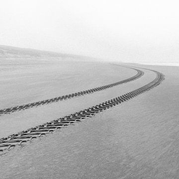 Noordwijkse strand met ruis, filmisch zwart-wit van Yanuschka Fotografie | Noordwijk