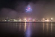 Nebel im dunklen Amsterdam - Teil 3: A'DAM Tower von Jeroen de Jongh Miniaturansicht
