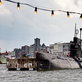 Duikboot bij NDSM-werf Amsterdam, met feestverlichting van Remke Spijkers