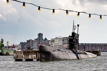 U-Boot in der NDSM-Werft Amsterdam, mit Partybeleuchtung von Remke Spijkers