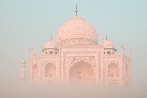 Taj dans le brouillard sur Fulltime Travels