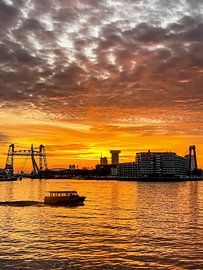 Zonsondergang in Rotterdam (2) van Klaus Lucas