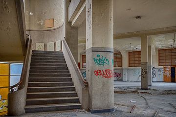 Urbex: Abandoned university hall by Carola Schellekens