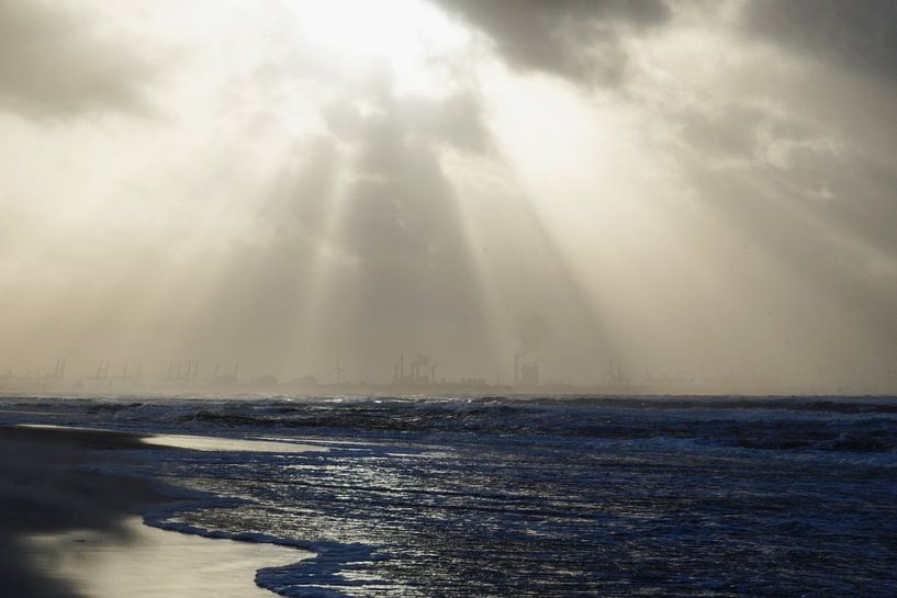 Storm op het strand by Pauline Aalfs