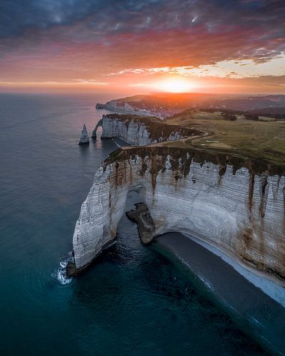 Zonsopkomst aan Franse Kust | Normandië | Luchtfoto van Justin T