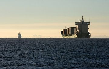 Containerschiff auf Oosterschelde von MSP Canvas