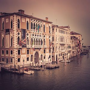 Venezianische Häuser auf der anderen Seite des Canale Grande in Venedig