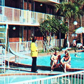 Chatting by the pool (003) van Melanie Rijkers