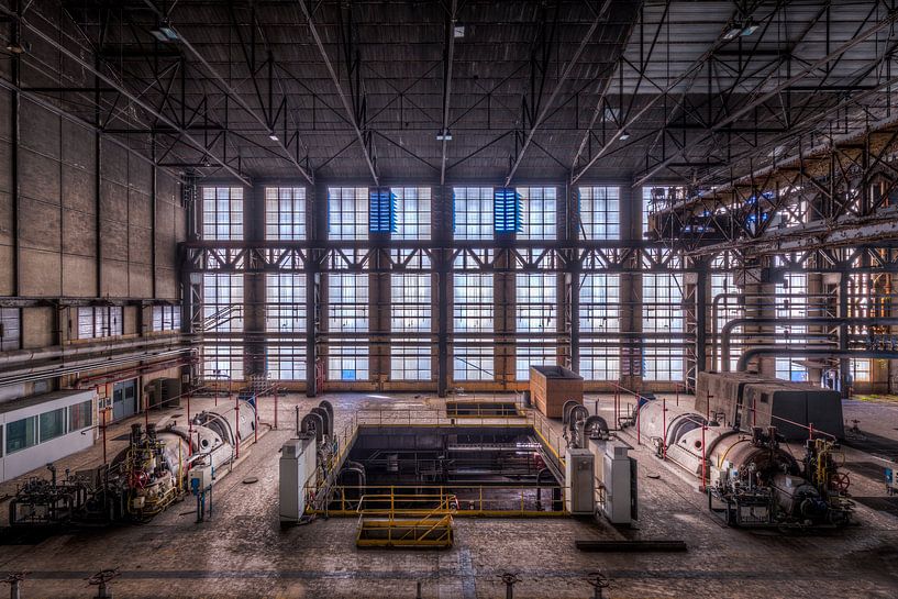 Symmetrie der Fenster der verlassenen Fabrik von Sven van der Kooi (kooifotografie)