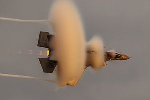 Passage à grande vitesse du F-35 Lightning II de l'USAF au Sanicole Airshow.