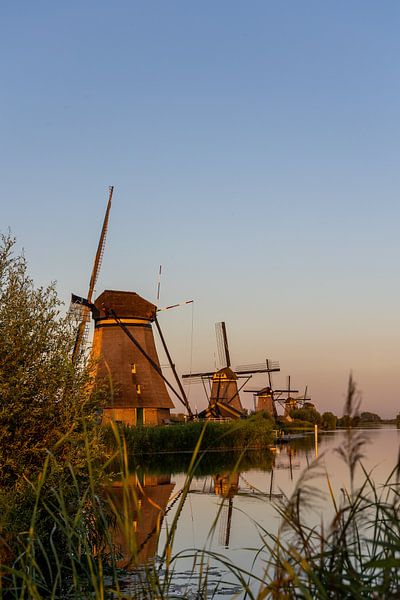 Cinq moulins au bord de l'eau. par whmpictures .com