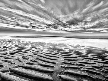 North Sea beach in black and white