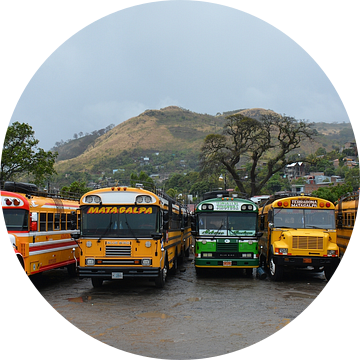 Panorama rij kleurrijke bussen Nicaragua van My Footprints
